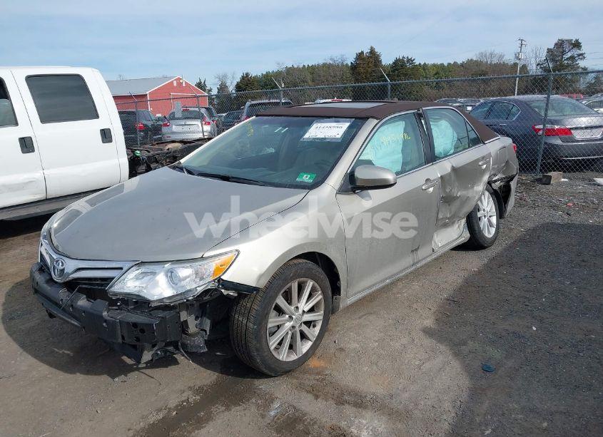 Photo 2 of 2014 Toyota Camry L/SE/LE/XLE (VIN 4T1BF1FKXEU462146)