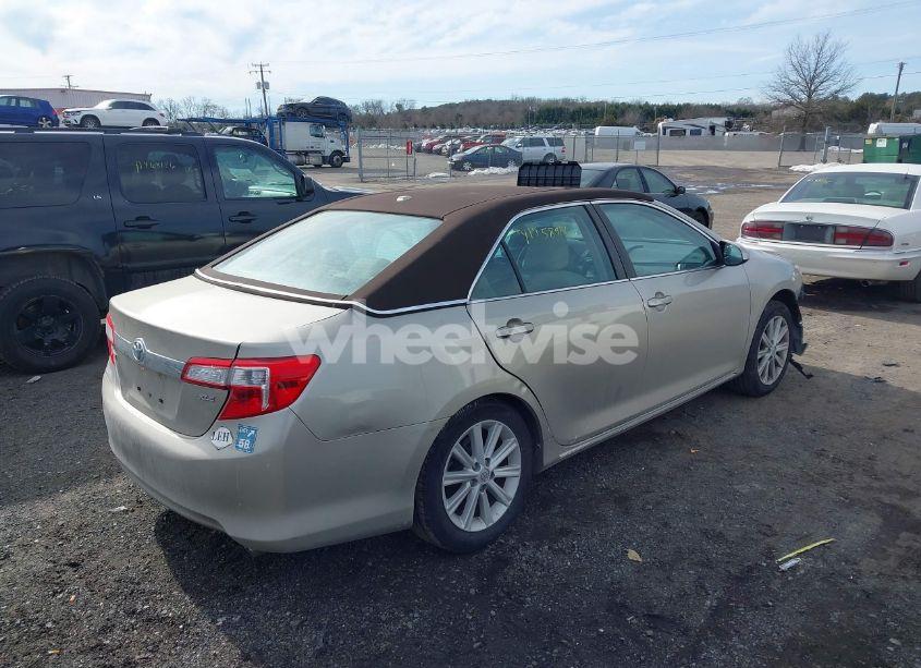 Photo 4 of 2014 Toyota Camry L/SE/LE/XLE (VIN 4T1BF1FKXEU462146)