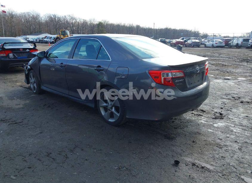 Photo 3 of 2014 Toyota Camry SE SPORT (VIN 4T1BF1FKXEU464091)