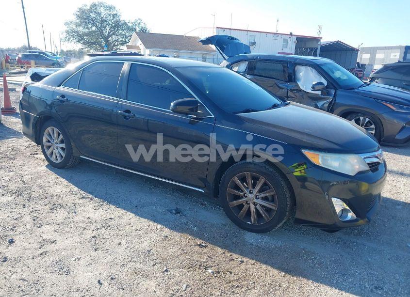 2014 Toyota Camry XLE (VIN 4T1BF1FKXEU468254) main photo
