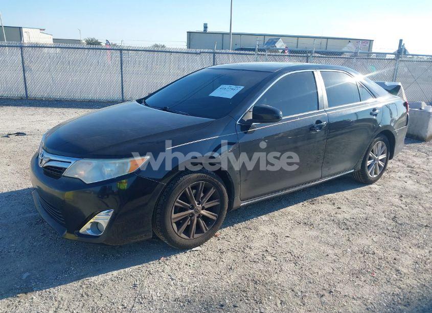 Photo 2 of 2014 Toyota Camry XLE (VIN 4T1BF1FKXEU468254)