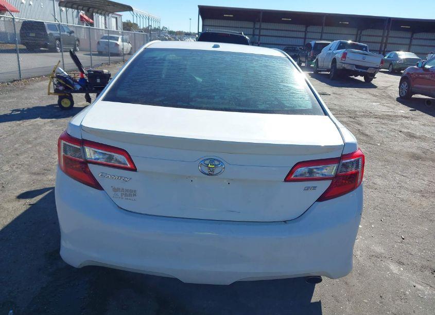 Photo 16 of 2014 Toyota Camry SE (VIN 4T1BF1FKXEU729351)