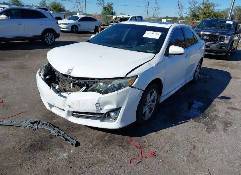 Photo 2 of 2014 Toyota Camry SE (VIN 4T1BF1FKXEU729351)