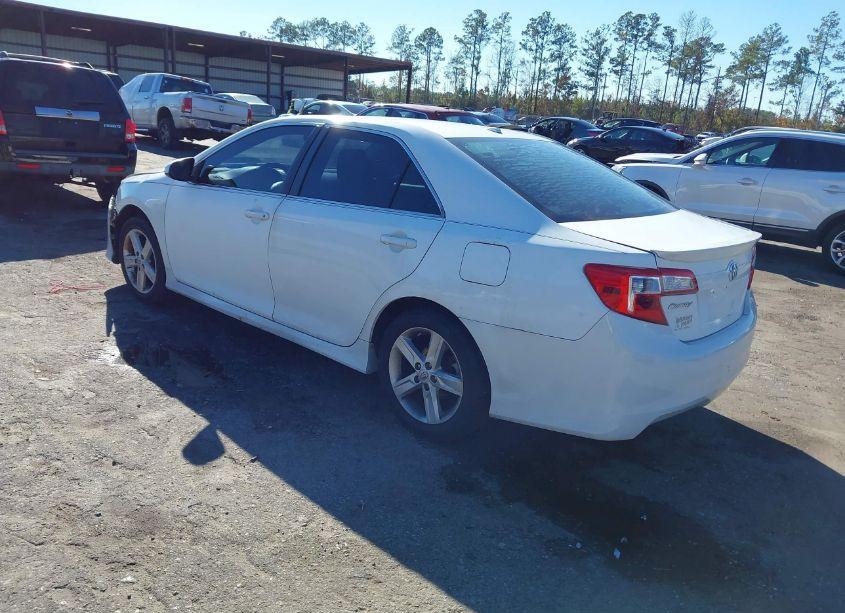 Photo 3 of 2014 Toyota Camry SE (VIN 4T1BF1FKXEU729351)