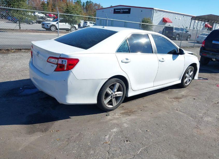 Photo 4 of 2014 Toyota Camry SE (VIN 4T1BF1FKXEU729351)