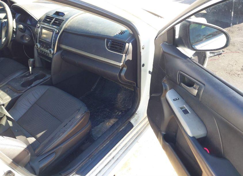 Photo 5 of 2014 Toyota Camry SE (VIN 4T1BF1FKXEU729351)