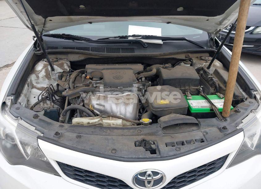 Photo 10 of 2014 Toyota Camry SE (VIN 4T1BF1FKXEU733545)