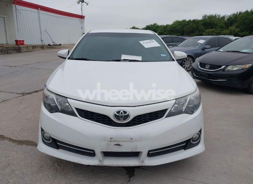 Photo 12 of 2014 Toyota Camry SE (VIN 4T1BF1FKXEU733545)