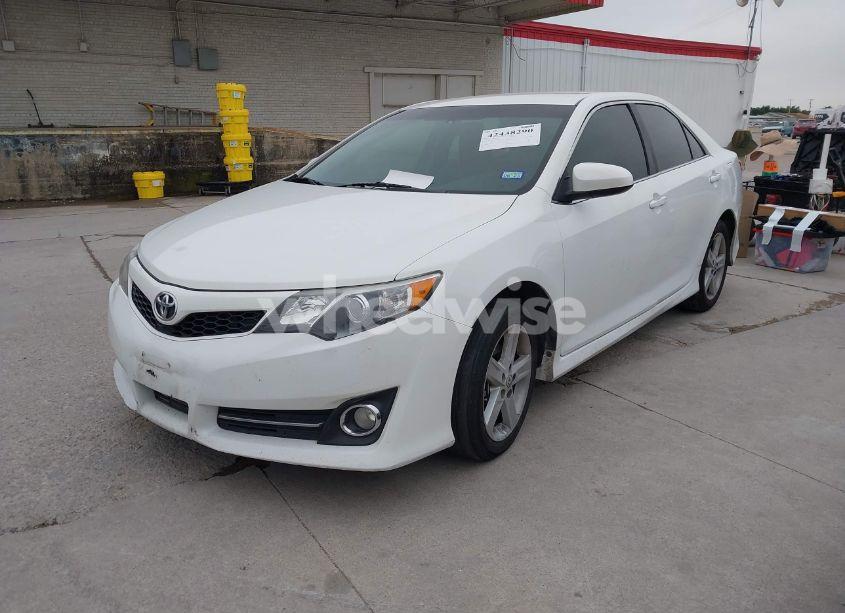 Photo 2 of 2014 Toyota Camry SE (VIN 4T1BF1FKXEU733545)