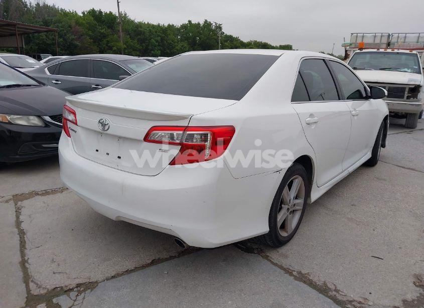 Photo 4 of 2014 Toyota Camry SE (VIN 4T1BF1FKXEU733545)