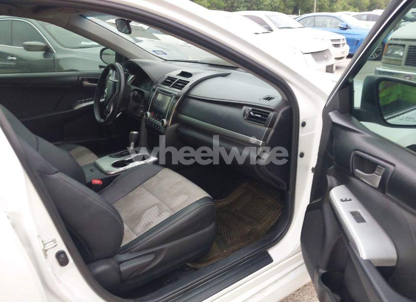 Photo 5 of 2014 Toyota Camry SE (VIN 4T1BF1FKXEU733545)