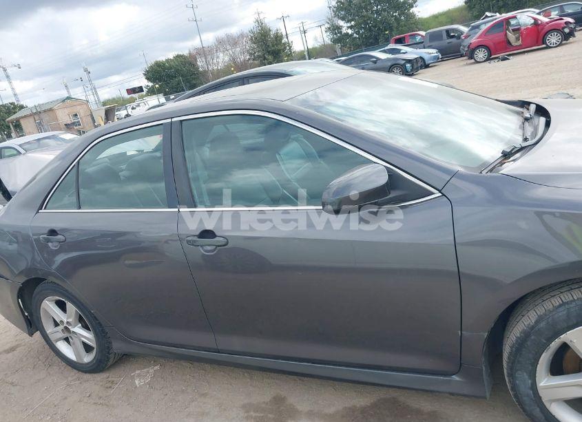 Photo 13 of 2014 Toyota Camry SE (VIN 4T1BF1FKXEU743668)