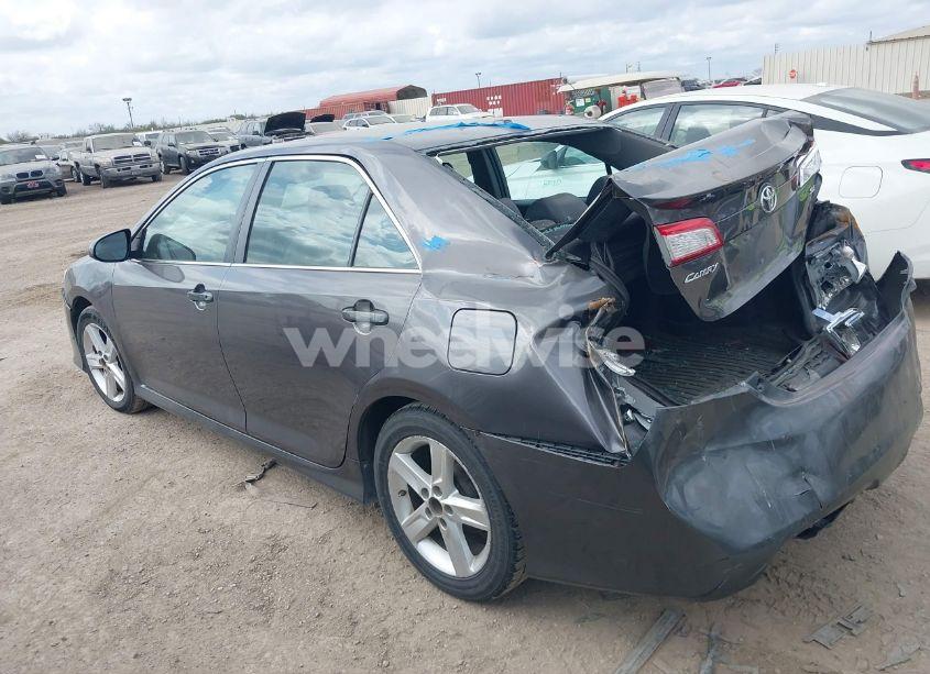 Photo 3 of 2014 Toyota Camry SE (VIN 4T1BF1FKXEU743668)