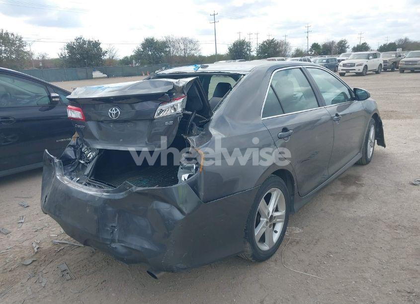 Photo 4 of 2014 Toyota Camry SE (VIN 4T1BF1FKXEU743668)