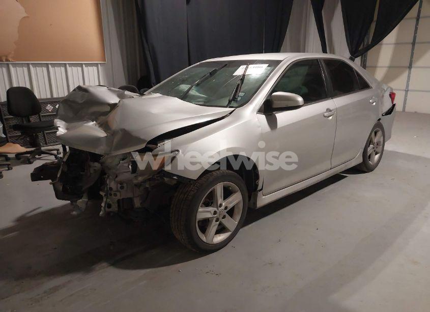 Photo 2 of 2014 Toyota Camry SE (VIN 4T1BF1FKXEU747168)