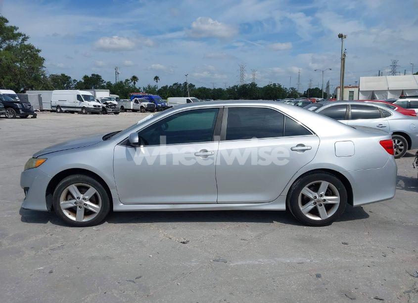 Photo 14 of 2014 Toyota Camry SE (VIN 4T1BF1FKXEU749373)