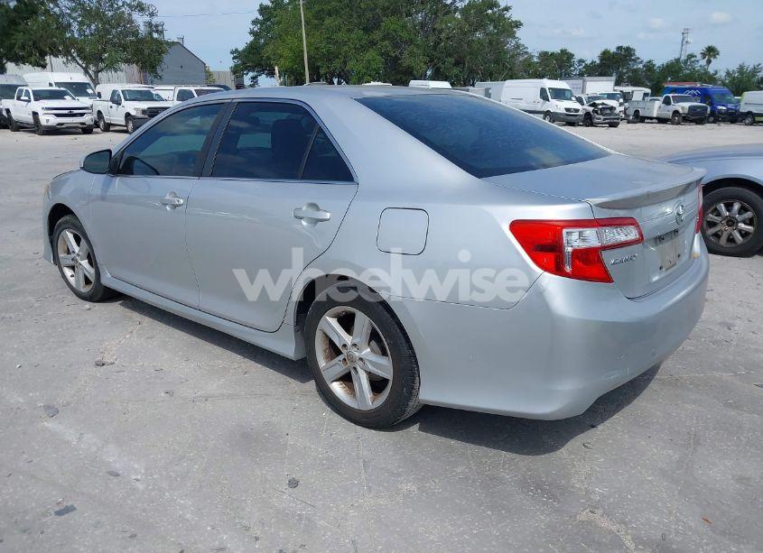 Photo 3 of 2014 Toyota Camry SE (VIN 4T1BF1FKXEU749373)