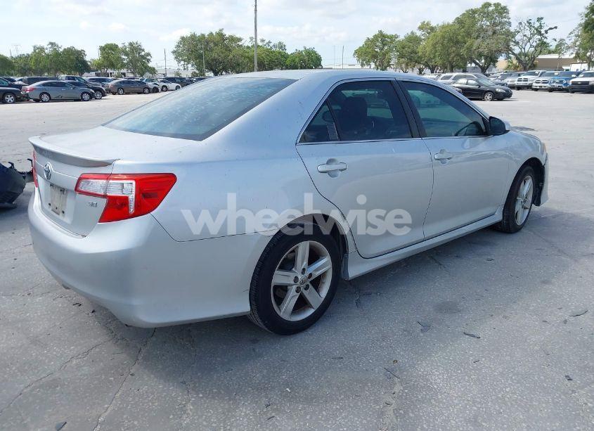 Photo 4 of 2014 Toyota Camry SE (VIN 4T1BF1FKXEU749373)