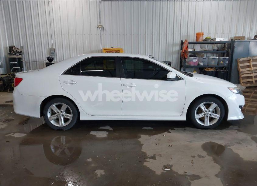 Photo 14 of 2014 Toyota Camry SE (VIN 4T1BF1FKXEU792935)