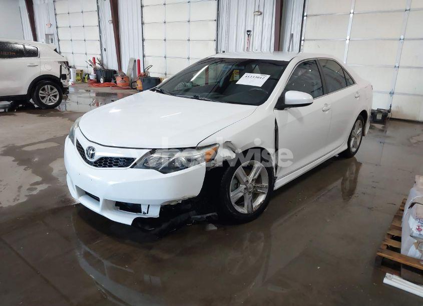 Photo 2 of 2014 Toyota Camry SE (VIN 4T1BF1FKXEU792935)