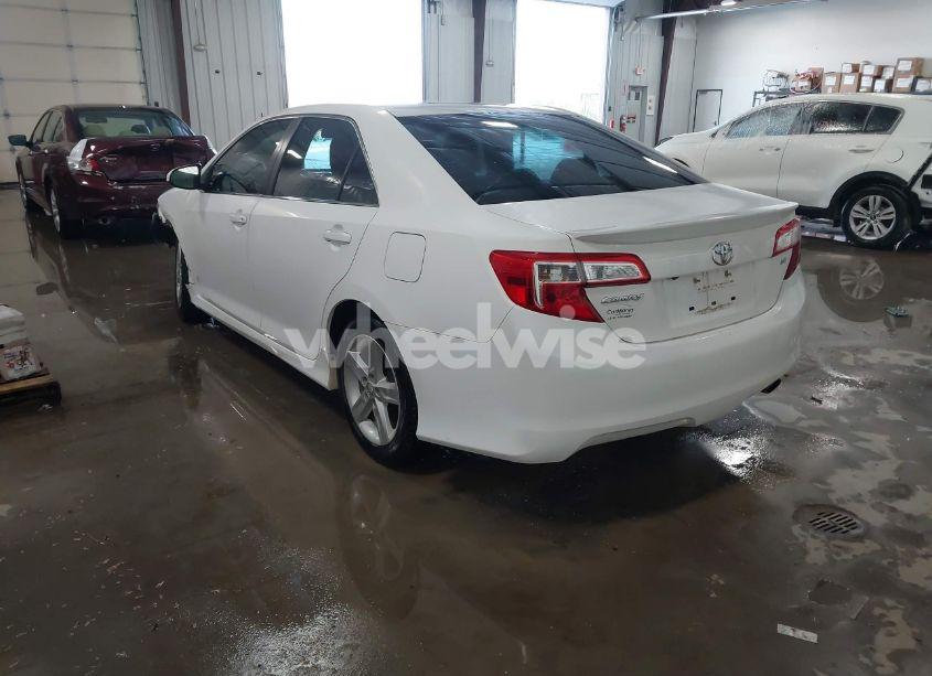 Photo 3 of 2014 Toyota Camry SE (VIN 4T1BF1FKXEU792935)