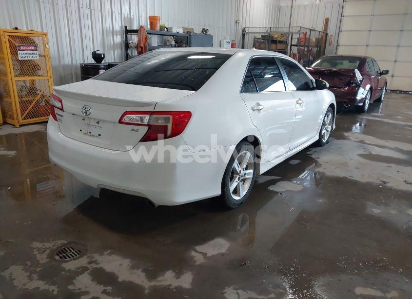 Photo 4 of 2014 Toyota Camry SE (VIN 4T1BF1FKXEU792935)