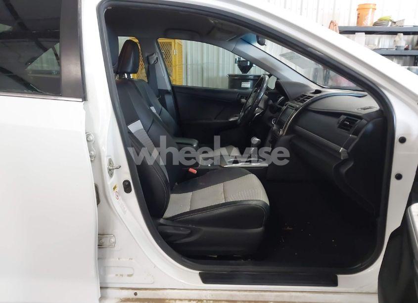 Photo 5 of 2014 Toyota Camry SE (VIN 4T1BF1FKXEU792935)