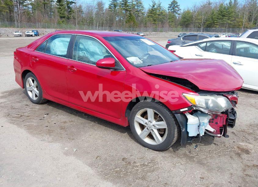 2014 Toyota Camry SE (VIN 4T1BF1FKXEU808955) main photo