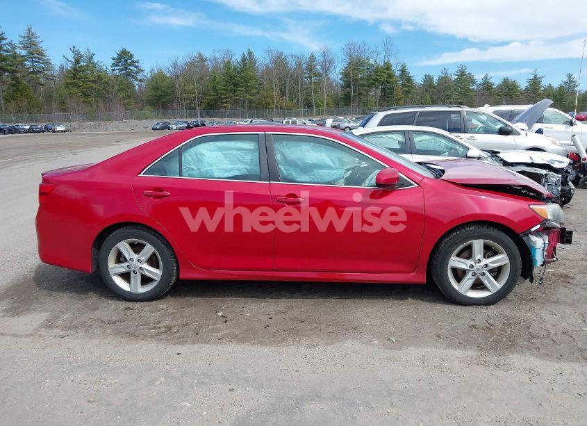 Photo 14 of 2014 Toyota Camry SE (VIN 4T1BF1FKXEU808955)