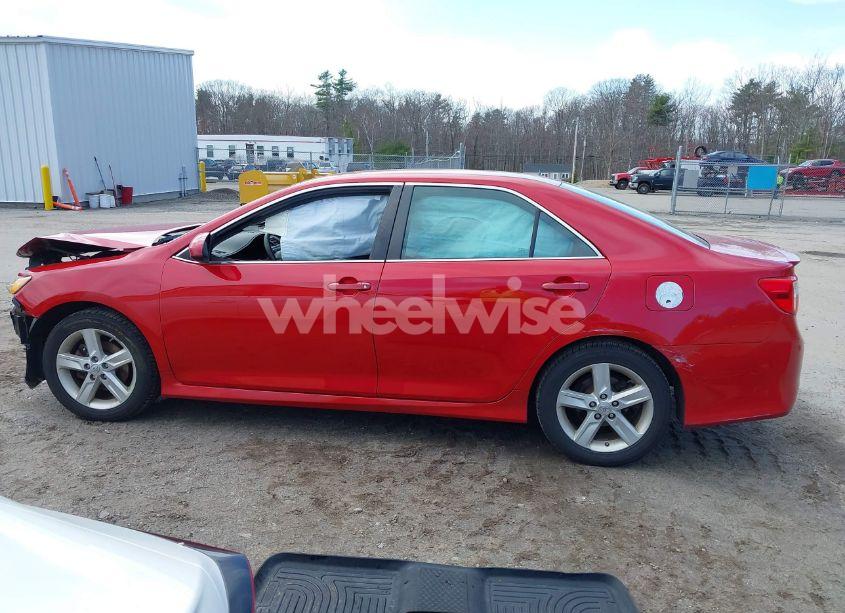 Photo 15 of 2014 Toyota Camry SE (VIN 4T1BF1FKXEU808955)