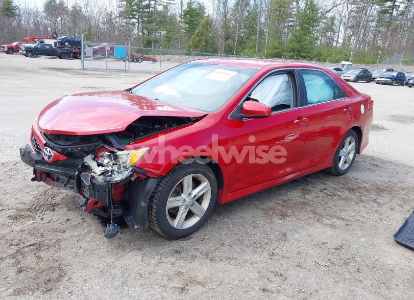 Photo 2 of 2014 Toyota Camry SE (VIN 4T1BF1FKXEU808955)