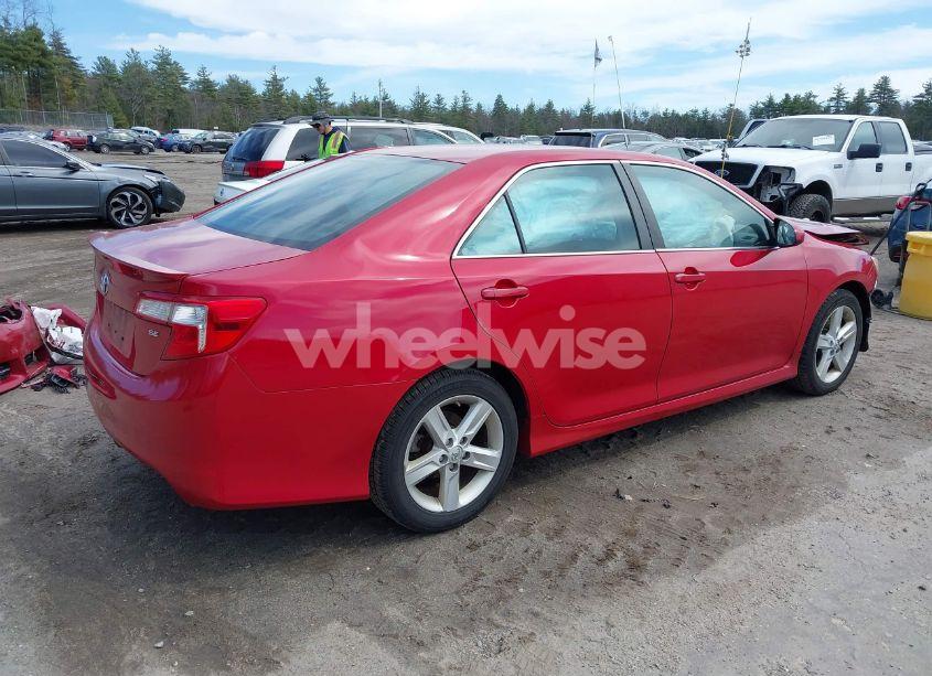 Photo 4 of 2014 Toyota Camry SE (VIN 4T1BF1FKXEU808955)
