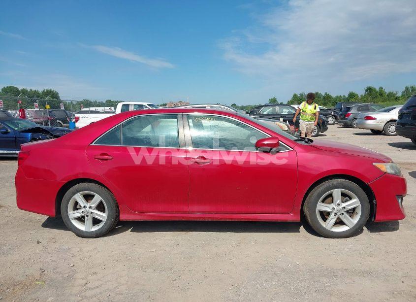 Photo 13 of 2014 Toyota Camry SE (VIN 4T1BF1FKXEU815548)