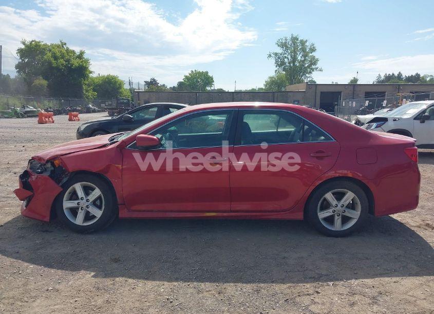 Photo 14 of 2014 Toyota Camry SE (VIN 4T1BF1FKXEU815548)