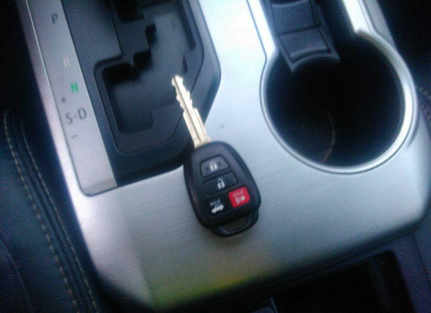 Photo 11 of 2014 Toyota Camry SE (VIN 4T1BF1FKXEU823200)