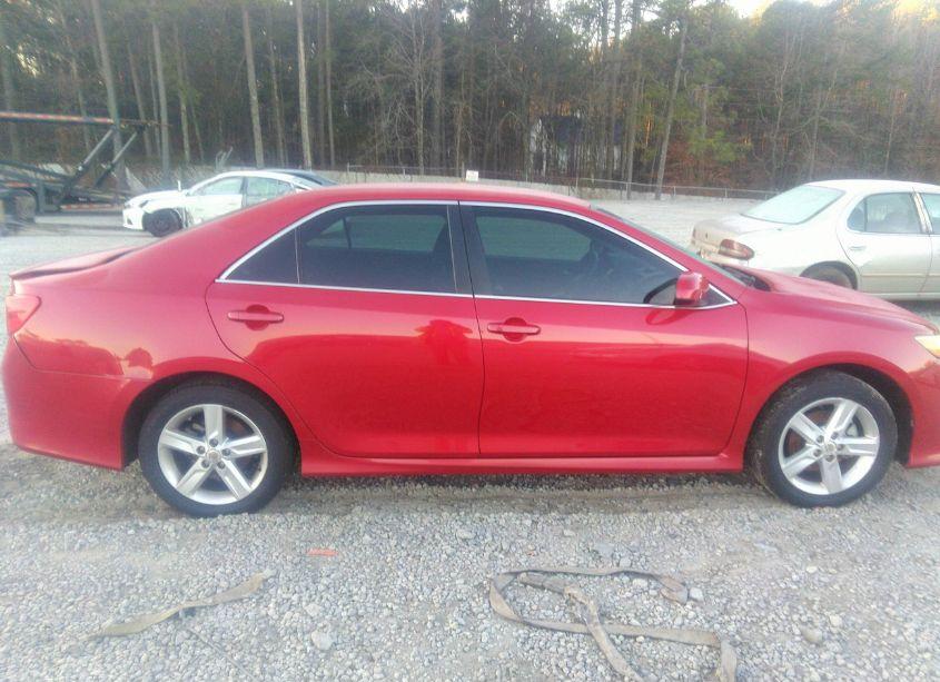 Photo 13 of 2014 Toyota Camry SE (VIN 4T1BF1FKXEU823200)