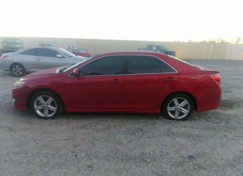 Photo 14 of 2014 Toyota Camry SE (VIN 4T1BF1FKXEU823200)