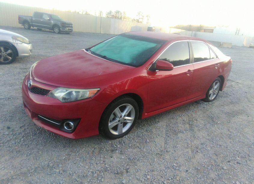 Photo 2 of 2014 Toyota Camry SE (VIN 4T1BF1FKXEU823200)