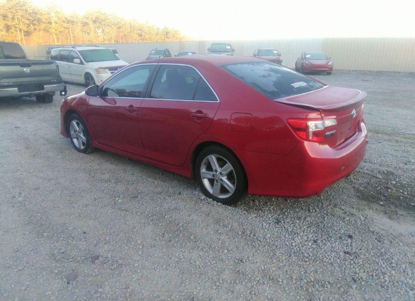 Photo 3 of 2014 Toyota Camry SE (VIN 4T1BF1FKXEU823200)