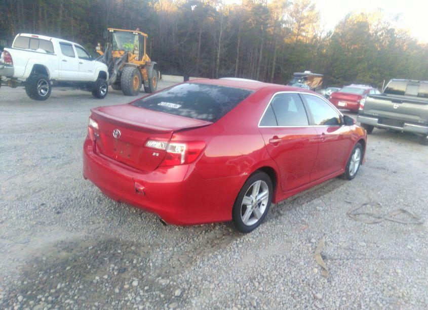 Photo 4 of 2014 Toyota Camry SE (VIN 4T1BF1FKXEU823200)