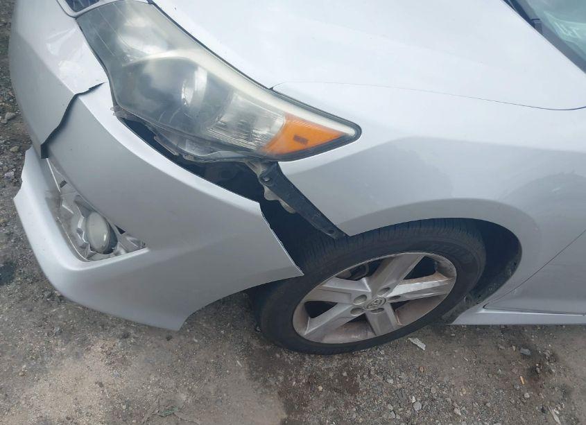 Photo 12 of 2014 Toyota Camry SE (VIN 4T1BF1FKXEU823570)