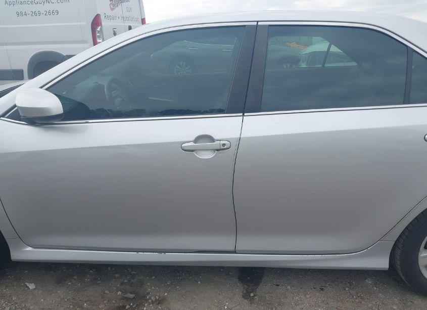 Photo 15 of 2014 Toyota Camry SE (VIN 4T1BF1FKXEU823570)