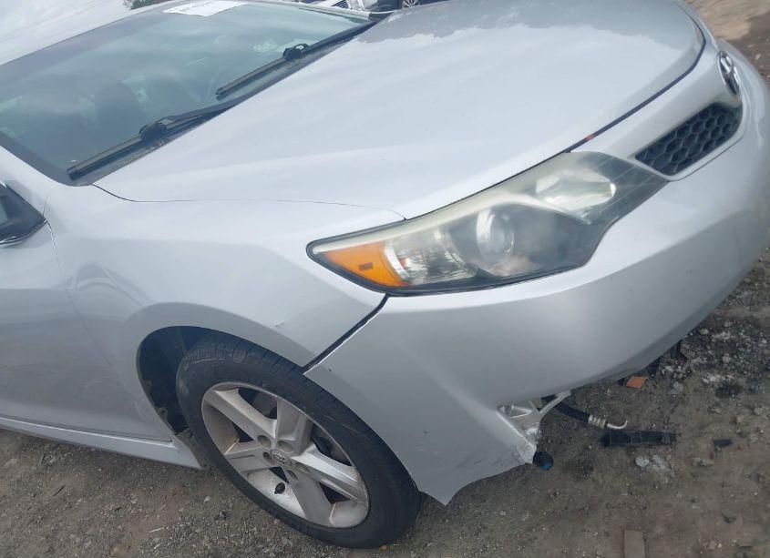 Photo 18 of 2014 Toyota Camry SE (VIN 4T1BF1FKXEU823570)