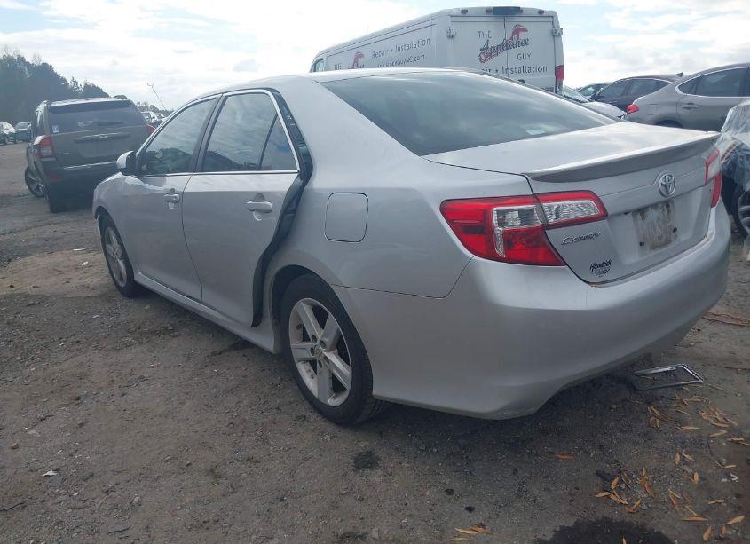 Photo 3 of 2014 Toyota Camry SE (VIN 4T1BF1FKXEU823570)