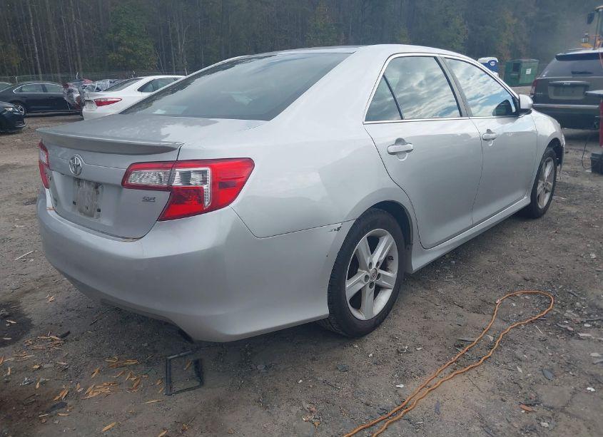 Photo 4 of 2014 Toyota Camry SE (VIN 4T1BF1FKXEU823570)