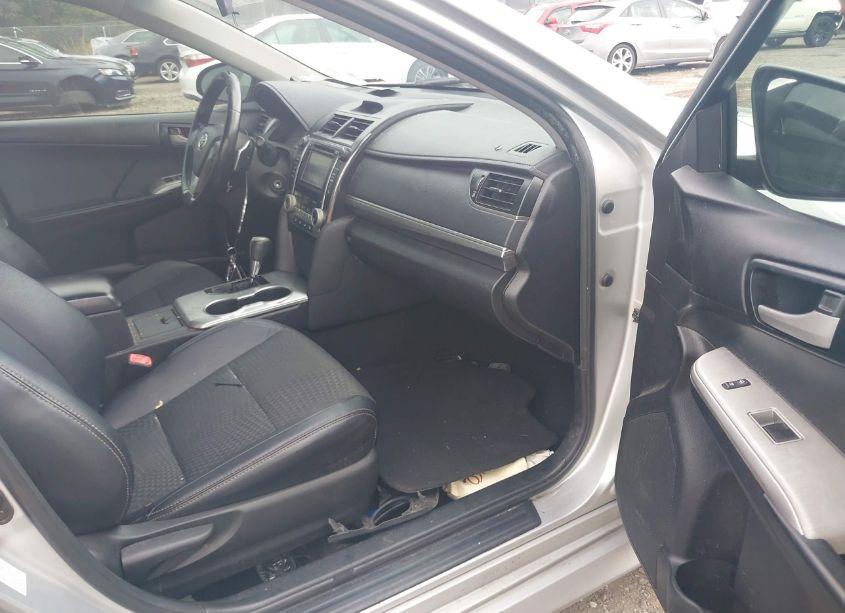 Photo 5 of 2014 Toyota Camry SE (VIN 4T1BF1FKXEU823570)