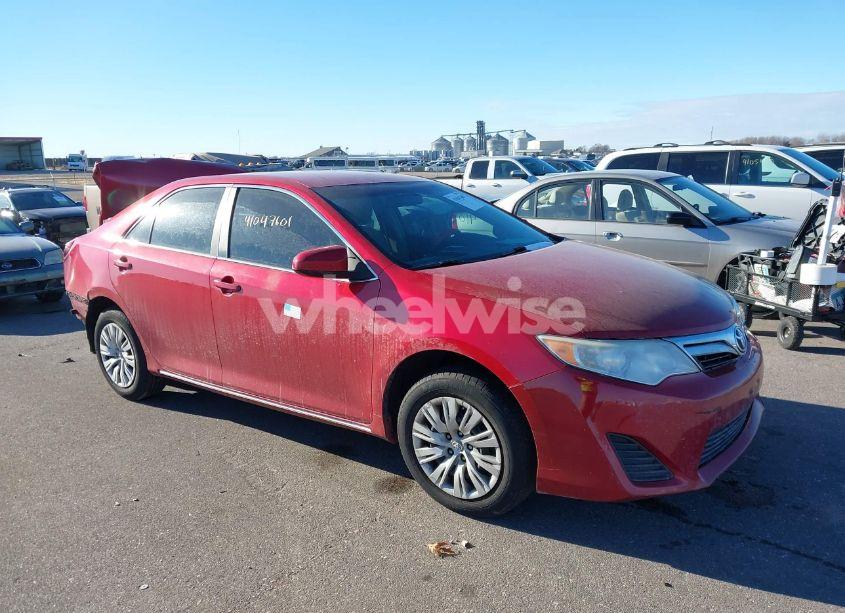 2014 Toyota Camry LE (VIN 4T1BF1FKXEU829854) main photo