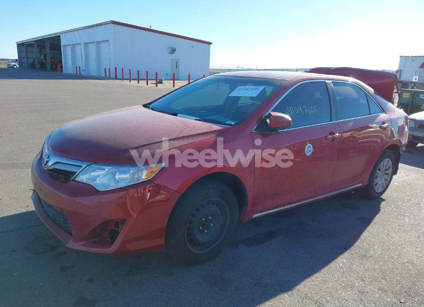 Photo 2 of 2014 Toyota Camry LE (VIN 4T1BF1FKXEU829854)