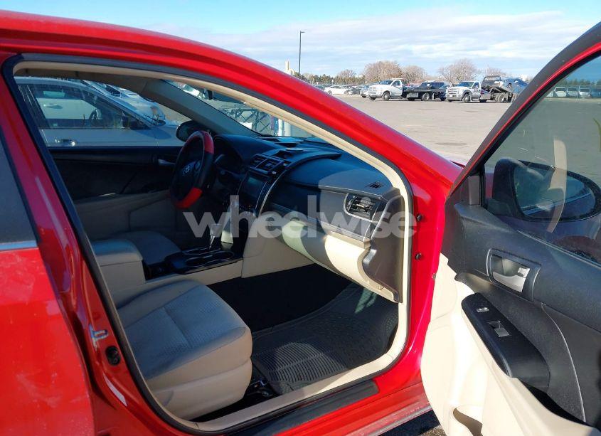 Photo 5 of 2014 Toyota Camry LE (VIN 4T1BF1FKXEU829854)