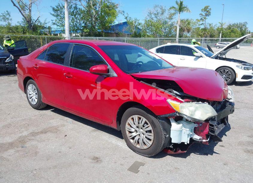 2014 Toyota Camry L (VIN 4T1BF1FKXEU834570) main photo